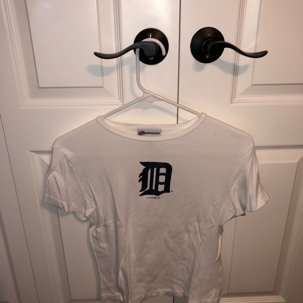 white t shirt